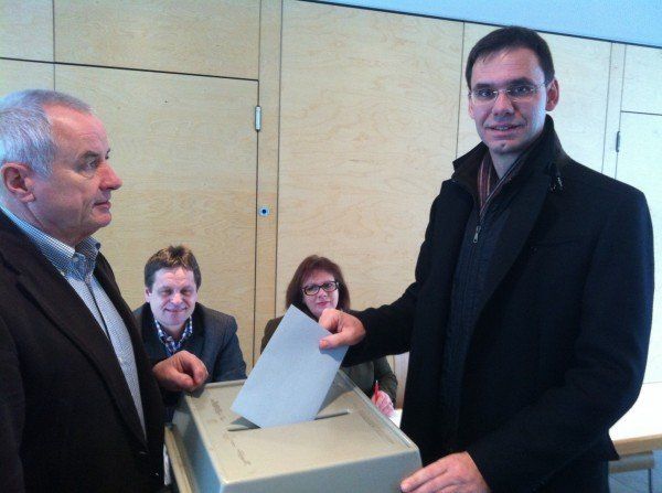 Landeshauptmann Markus Wallner bei der Stimmabgabe in Frastanz. Landeshauptmann Markus Wallner bei der Stimmabgabe in Frastanz.