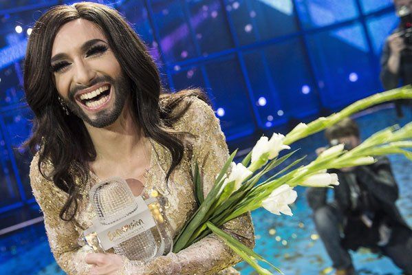 Diese Wurst hat es in sich: Mit ihrem Sieg hat Conchita den Song Contest 2015 nach Österreich geholt. Foto: APA