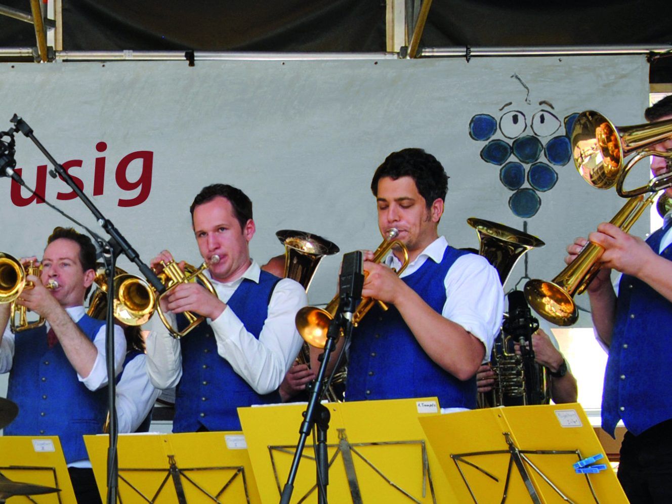 Spielen am Sonntag in Bürserberg zum Frühschoppen auf: Die Nofler Buramusik. Spielen am Sonntag in Bürserberg zum Frühschoppen auf: Die Nofler Buramusik.