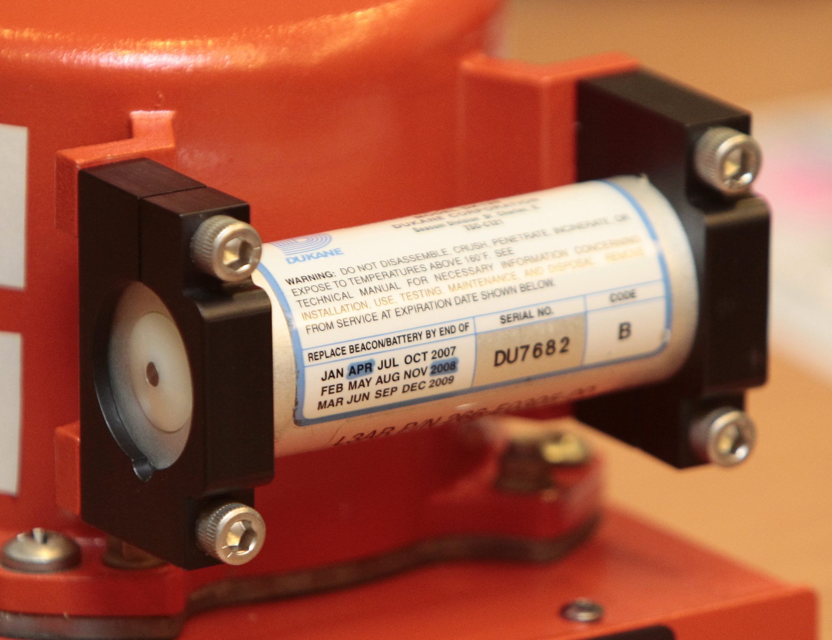 Hoffnung der Ermittler liegt auf Blackboxen (im Bild) und ihrem Material. EPA  Hoffnung der Ermittler liegt auf Blackboxen (im Bild) und ihrem Material. EPA