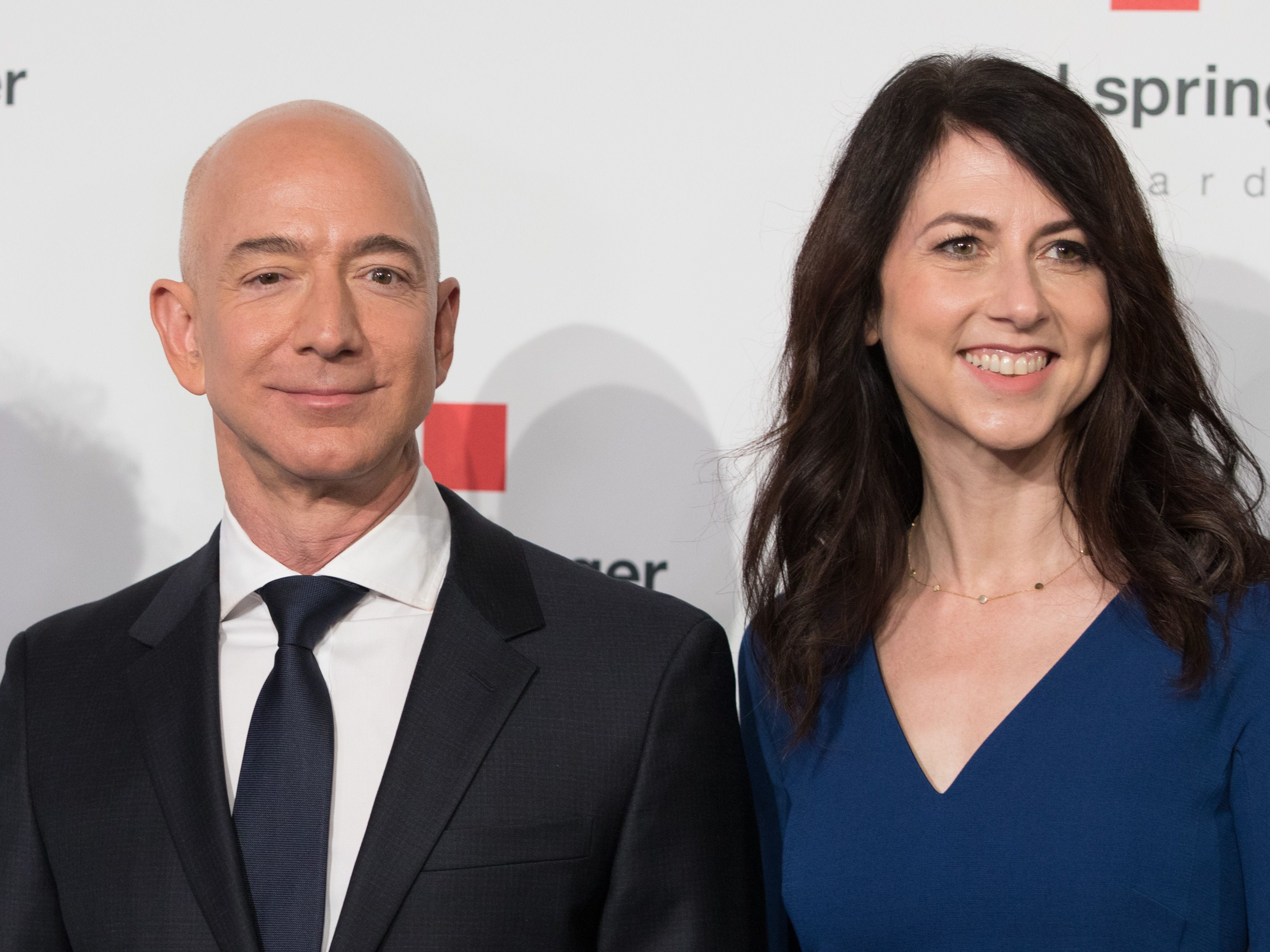 Nach 25 gemeinsamen Jahren lassen sich Jeff Bezos und seine Frau scheiden. Nach 25 gemeinsamen Jahren lassen sich Jeff Bezos und seine Frau scheiden.