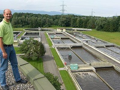 Geschäftsführer Dietmar Längle auf dem Areal der Abwasserreinigungsanlage Meiningen. Geschäftsführer Dietmar Längle auf dem Areal der Abwasserreinigungsanlage Meiningen.