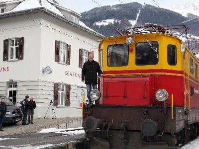 mbs-Vorstandsdirektor Bertram Luger bei der letzten großen Fahrt der beiden Lokveteranen ins Eisenbahnmuseum.