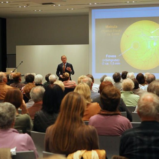 Primar der Augenheilkundeabteilung im Landeskrankenhaus Feldkirch Prof. Stefan Mennel