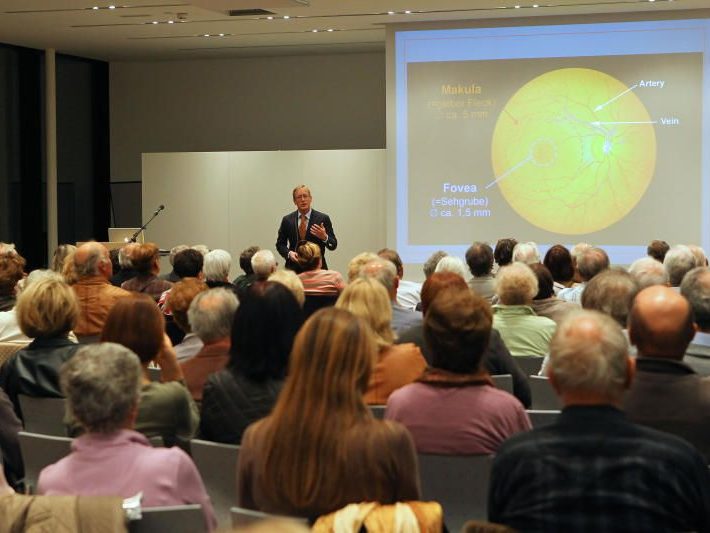 Primar der Augenheilkundeabteilung im Landeskrankenhaus Feldkirch Prof. Stefan Mennel