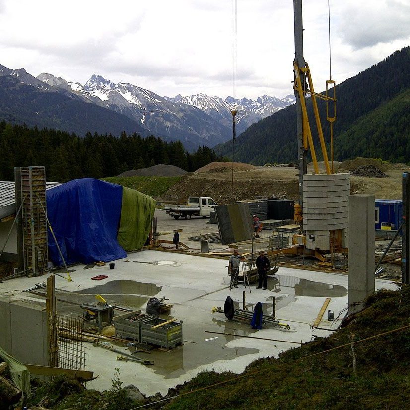 Bauarbeiten beim Hangar-Neubau in St. Anton am Arlberg schreiten zügig voran