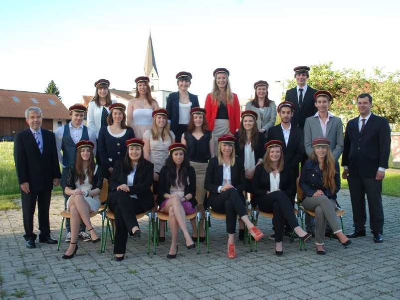 Die Maturanten der 8b des BORG Lauterach Die Maturanten der 8b des BORG Lauterach