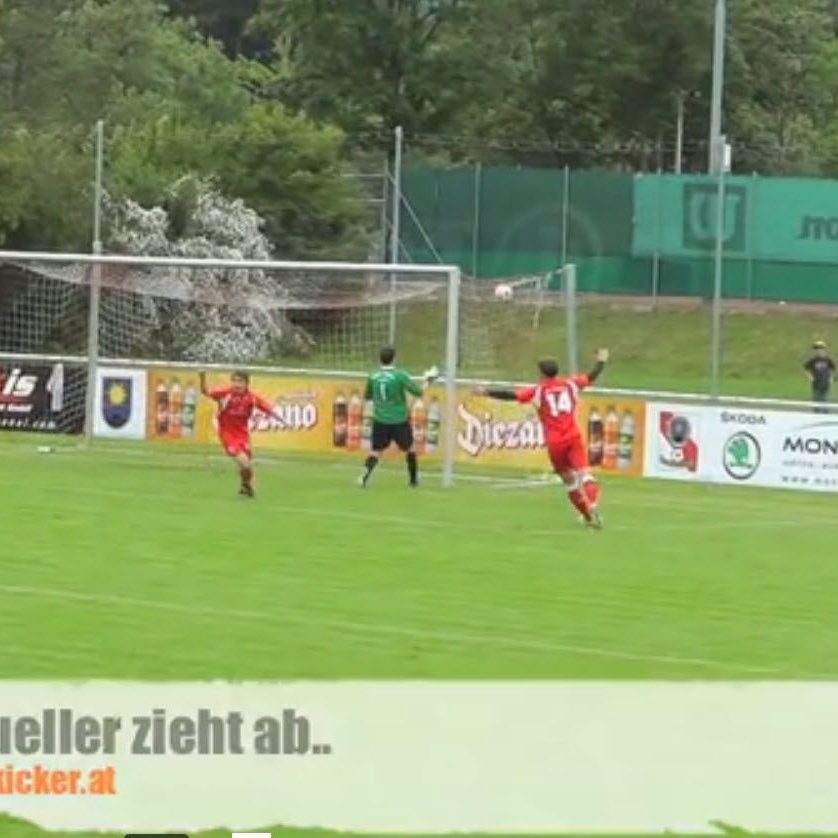 Treffer von der Mittellinie - Ein Kandidat für das Tor des Jahres.