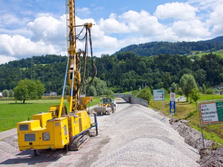 Auch an der L200 vor dem Achraintunnel sind Sanierungsarbeiten im Gang.