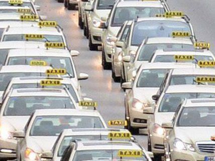 Taxi-Lenker werden auf Überfälle vorbereitet, denn vermeidbar sind diese nicht. Taxi-Lenker werden auf Überfälle vorbereitet, denn vermeidbar sind diese nicht.