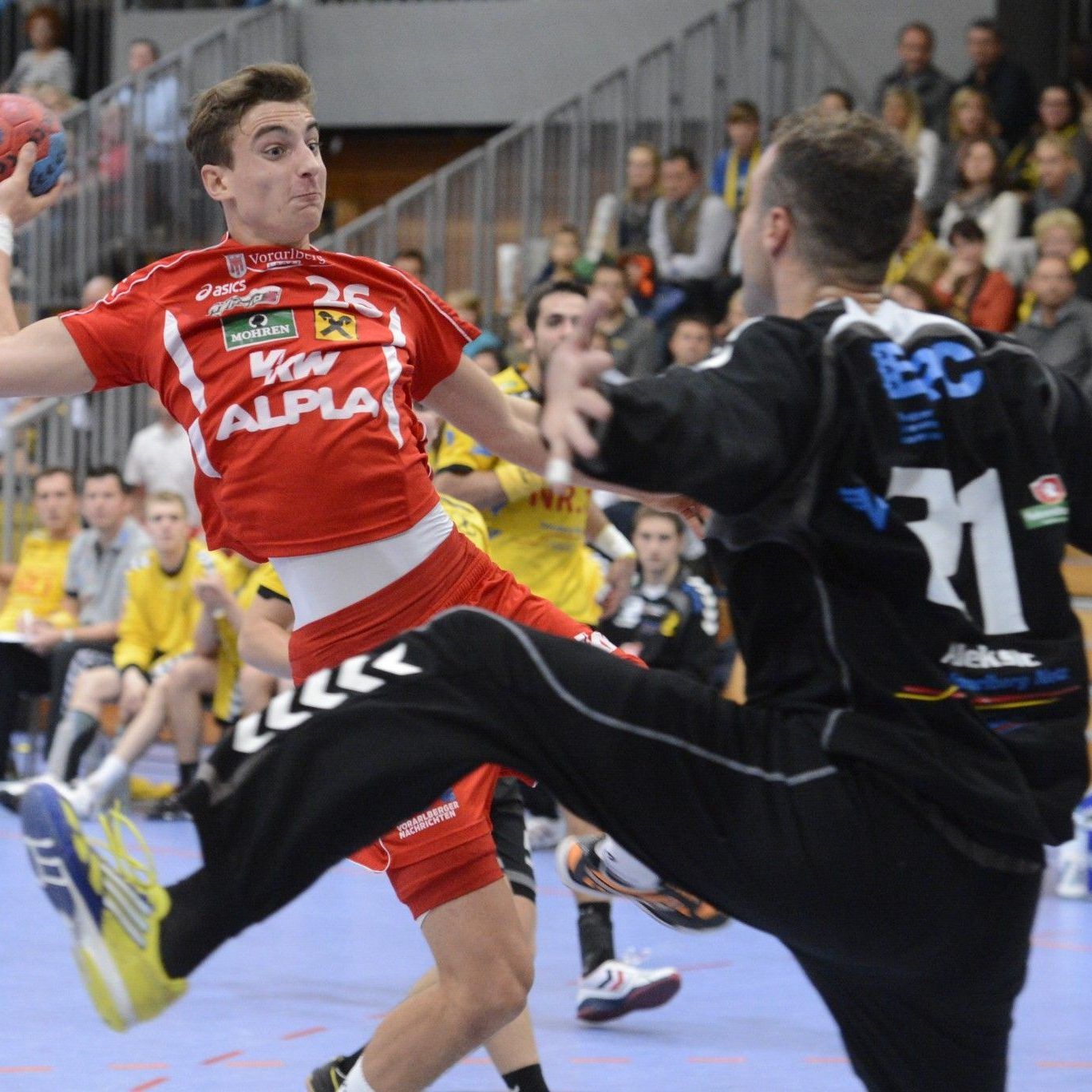 Seit mehr als eineinhalb Jahren sind die „Roten Teufel“ im Ländle-Derby nicht zu halten. Im Bild Lukas Herburger.