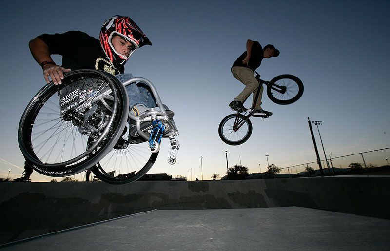 Знаменитые люди с ограниченными возможностями. Дети инвалиды. Спорт для людей с ограниченными возможностями. Инвалиды спортсмены. Инвалиды известные личности.