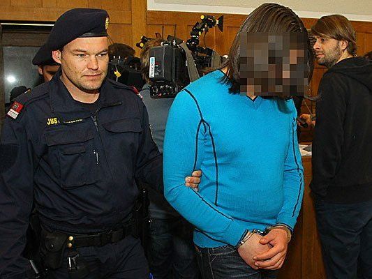 Milosav M., wegen Mord an dem dreijährigen Cain schuldig gesprochen, bei seiner Verhandlung im März 2012. Milosav M., wegen Mord an dem dreijährigen Cain schuldig gesprochen, bei seiner Verhandlung im März 2012.