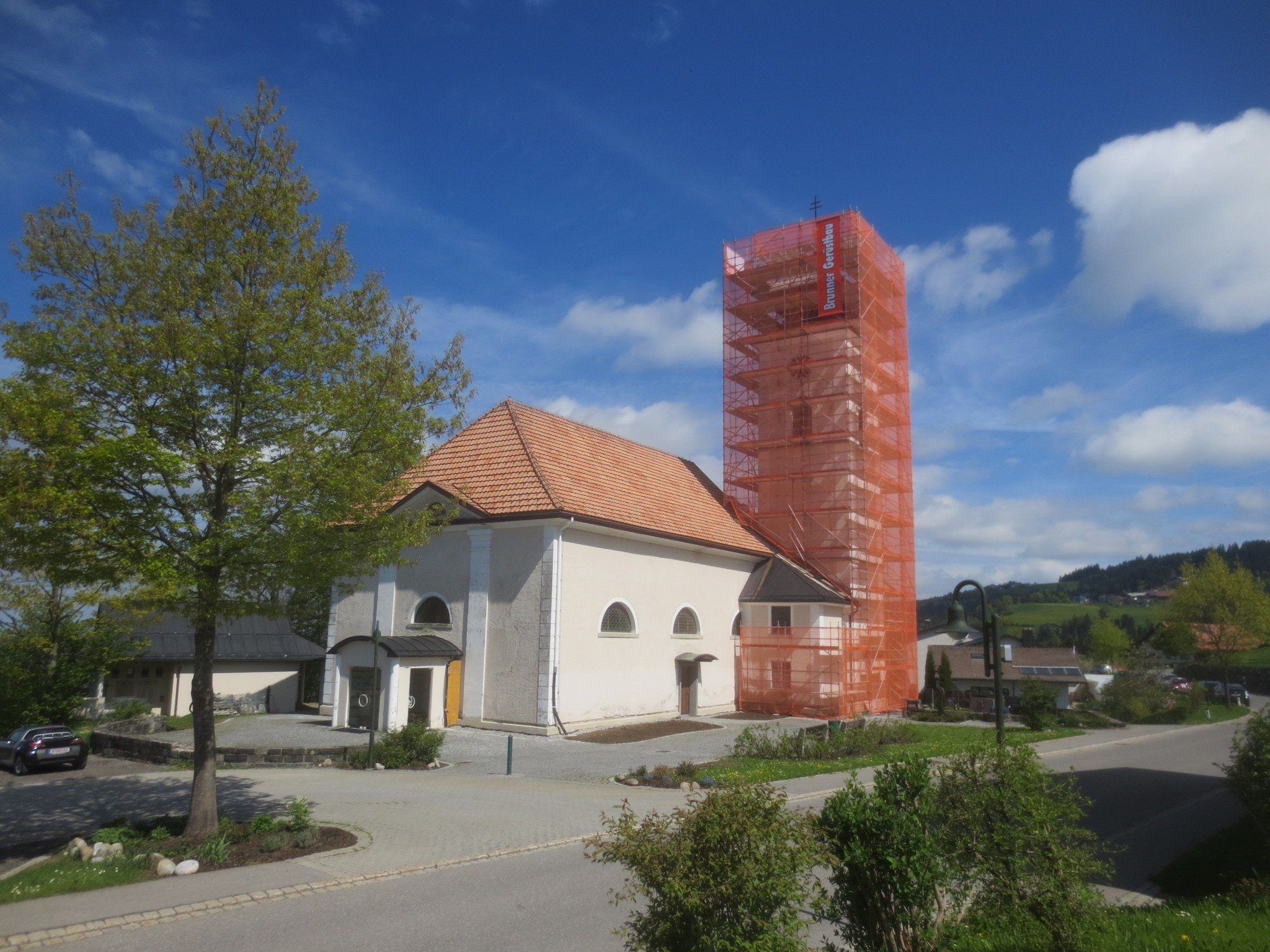 Die Eichenberger Kirchenrenovierung wird mit der Kirchturmrestaurierung fortgesetzt. Die Eichenberger Kirchenrenovierung wird mit der Kirchturmrestaurierung fortgesetzt.