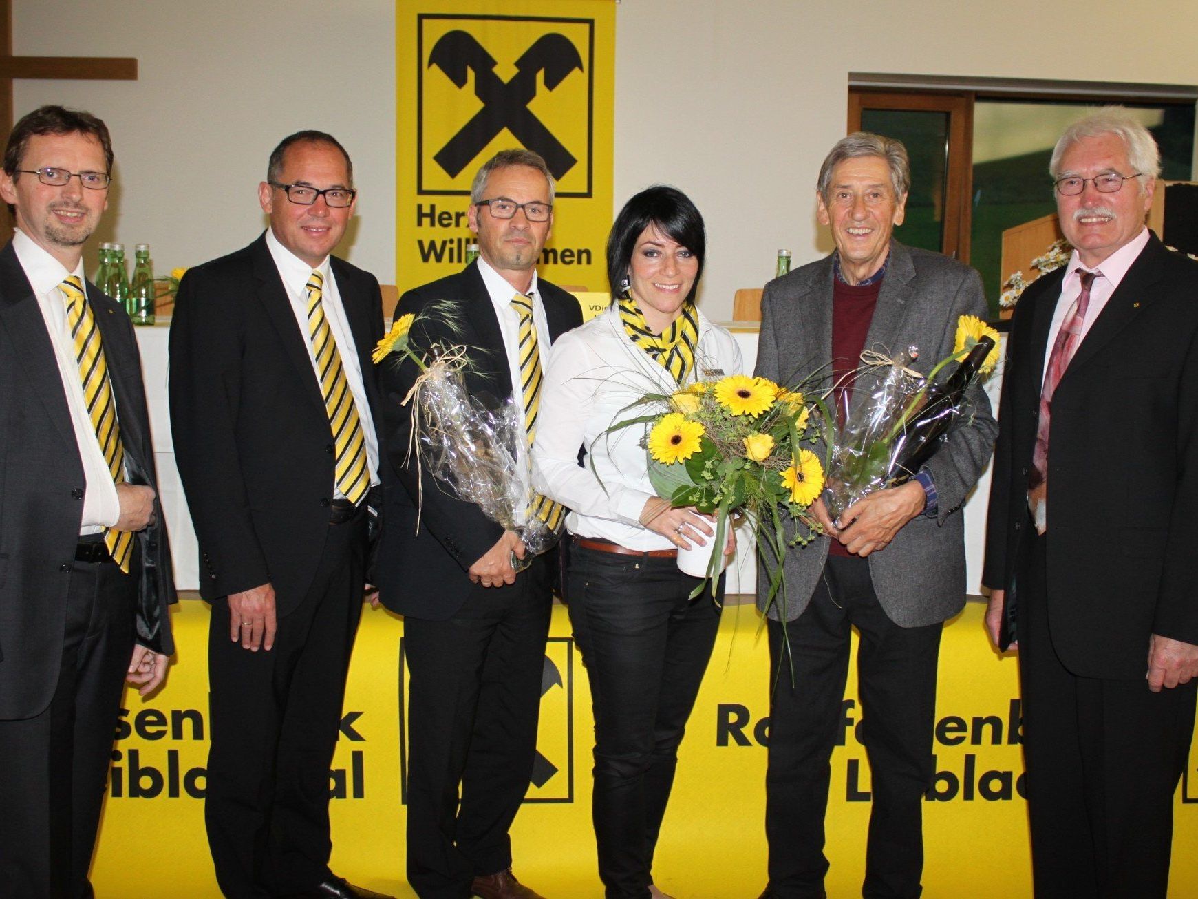 Jubilare im Mittelpunkt: Rudolf Ennemoser, Eugen Spieler und Bianca Koller mit dem AR-Vorsitzenden Siegfried Kern (rechts) sowie den GF Hubert Gieselbrecht und Gustav Kathrein (links).