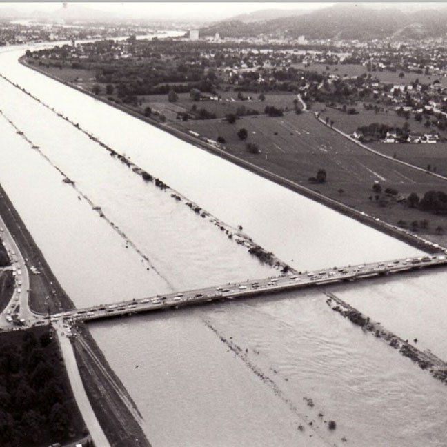 Rheinhochwasser im Jahr 1987 in Fußach.