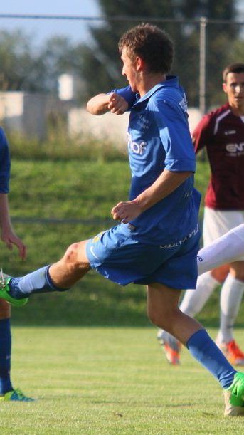 Youngster Timo Engljähriger (Nr. 10 rotes Dress) schoss für Altenstadt beim 4:2-Erfolg ein Triplepack.