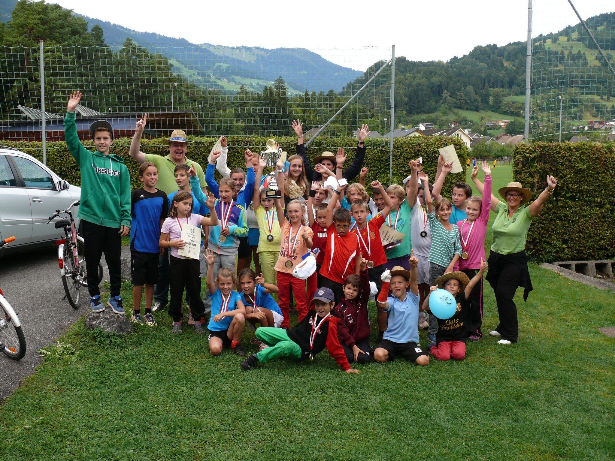 Über die Teilnahme und Sieg freuen sich die Kinder des Tennisclubs Über die Teilnahme und Sieg freuen sich die Kinder des Tennisclubs
