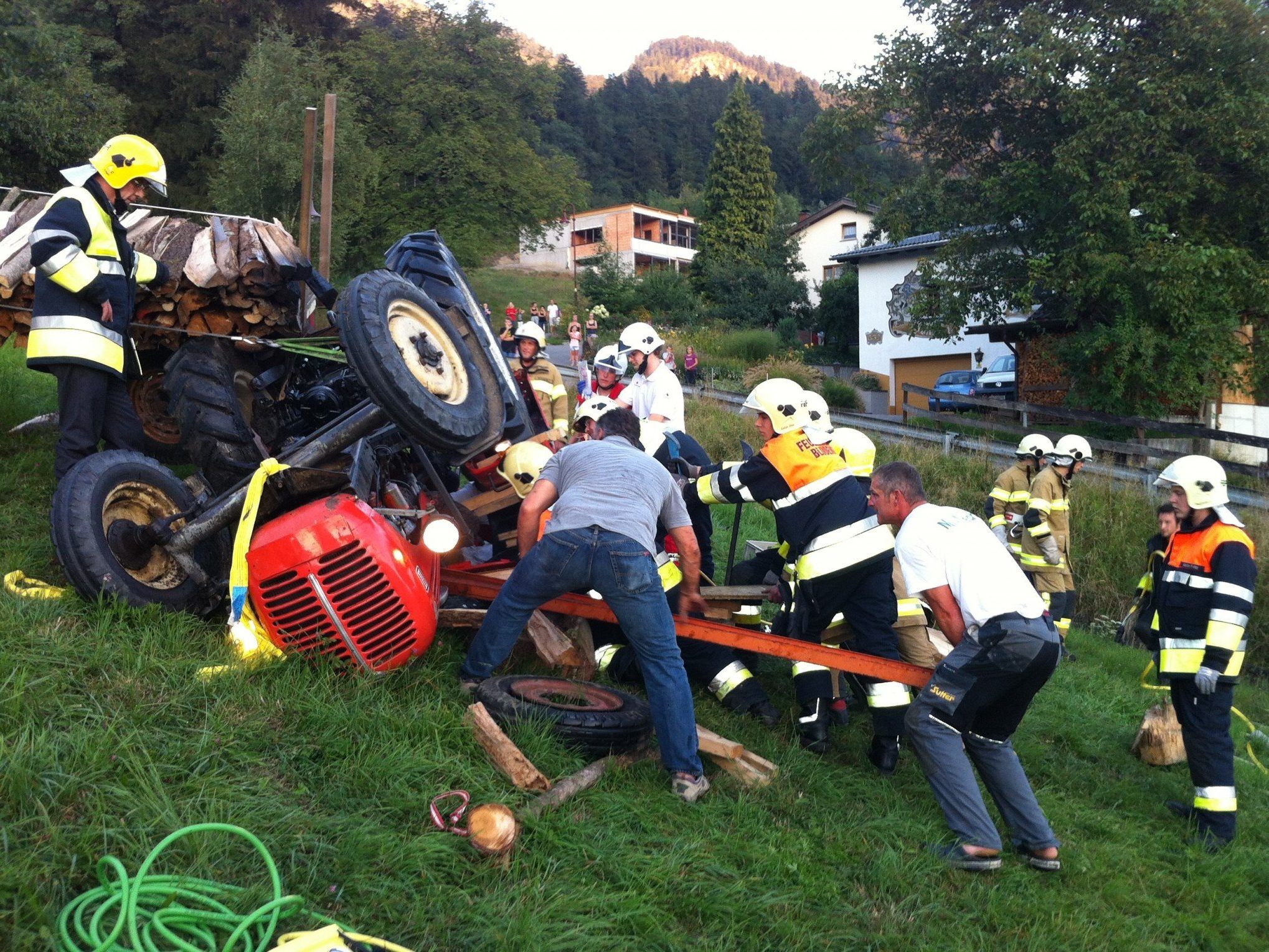 60 Mann der Feuerwehr standen für die Bergung im Einsatz.