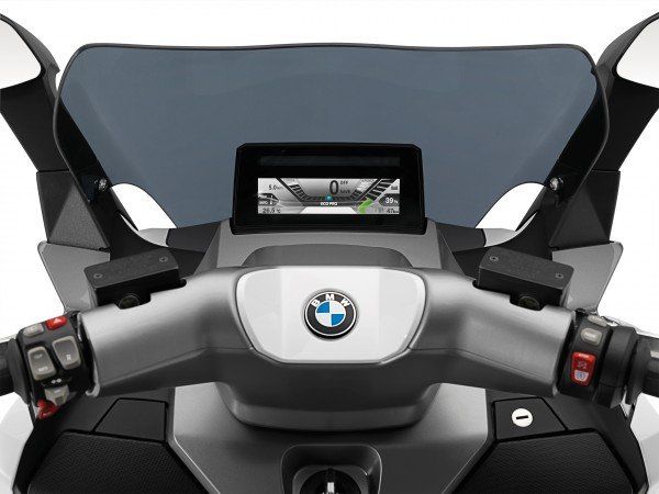 3 BMW C Evolution Cockpit