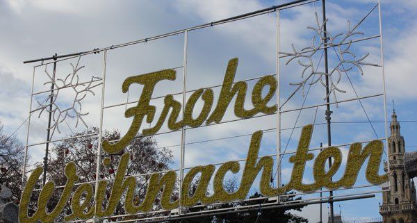 Der wohl bekannteste Markt der Stadt findet vor dem Rathaus statt. Der wohl bekannteste Markt der Stadt findet vor dem Rathaus statt.