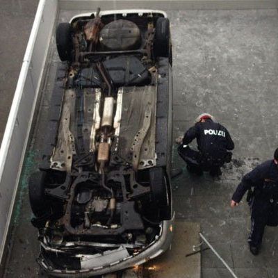 Feldkirch Tisis: Pkw auf Terrasse gestürzt.