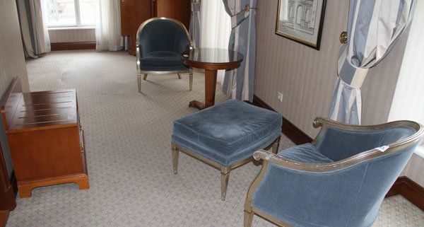 Zahlreiche Käufer und Schaulustige waren bei der Versteigerung im Radisson-Hotel dabei. Zahlreiche Käufer und Schaulustige waren bei der Versteigerung im Radisson-Hotel dabei.