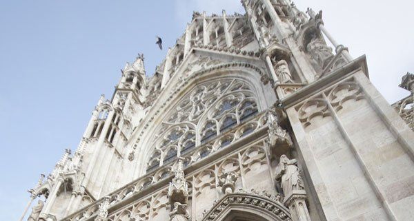 Die Votivkirche zählt zu den schönsten Kirchen der Stadt.