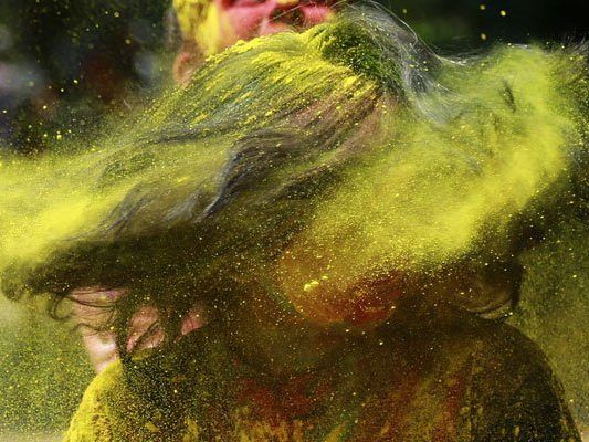 Indien im Farbenrausch: Während des Festes fallen die sozialen Schranken.