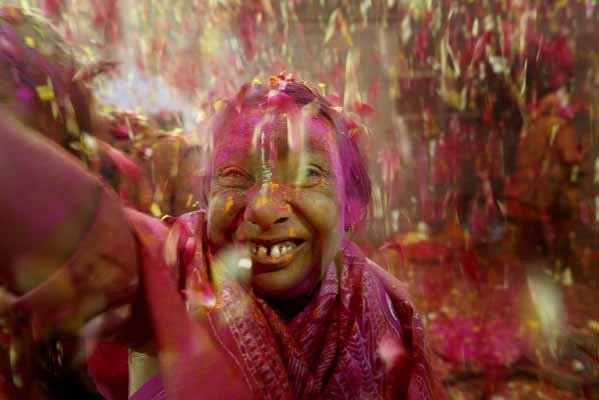 epaselect INDIA WIDOWS HOLI FESTIVAL