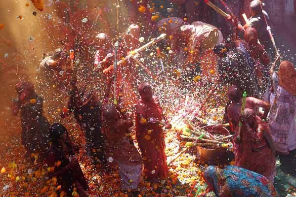 INDIA WIDOWS HOLI FESTIVAL
