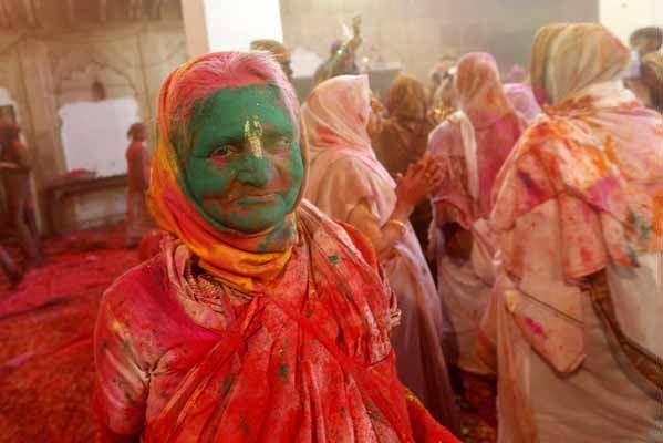 INDIA WIDOWS HOLI FESTIVAL