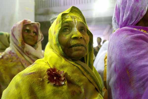 INDIA WIDOWS HOLI FESTIVAL