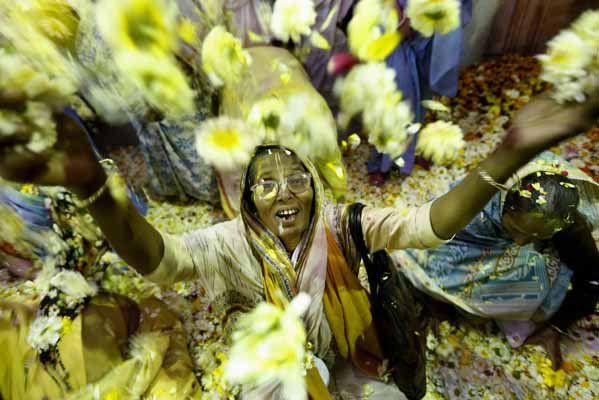 INDIA WIDOWS HOLI FESTIVAL