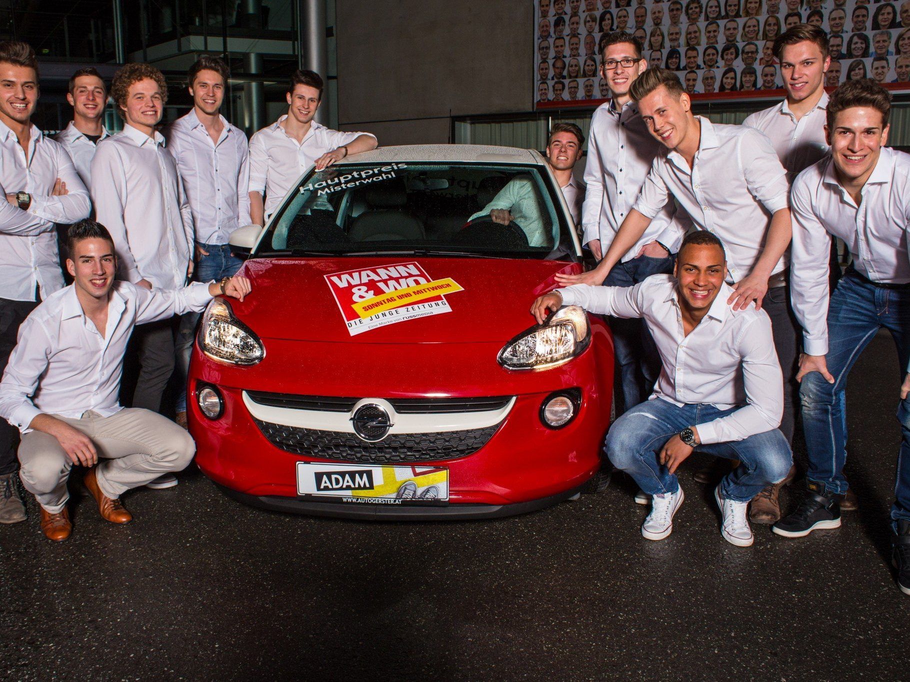 Die Jungs mit dem Opel Adam: Einer von ihnen wird am Misterwahlabend den Hauptpreis von Opel Gerster absahnen.