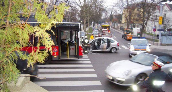 Eine Person wurde laut Angaben der Polizei bei dem Unfall verletzt.
