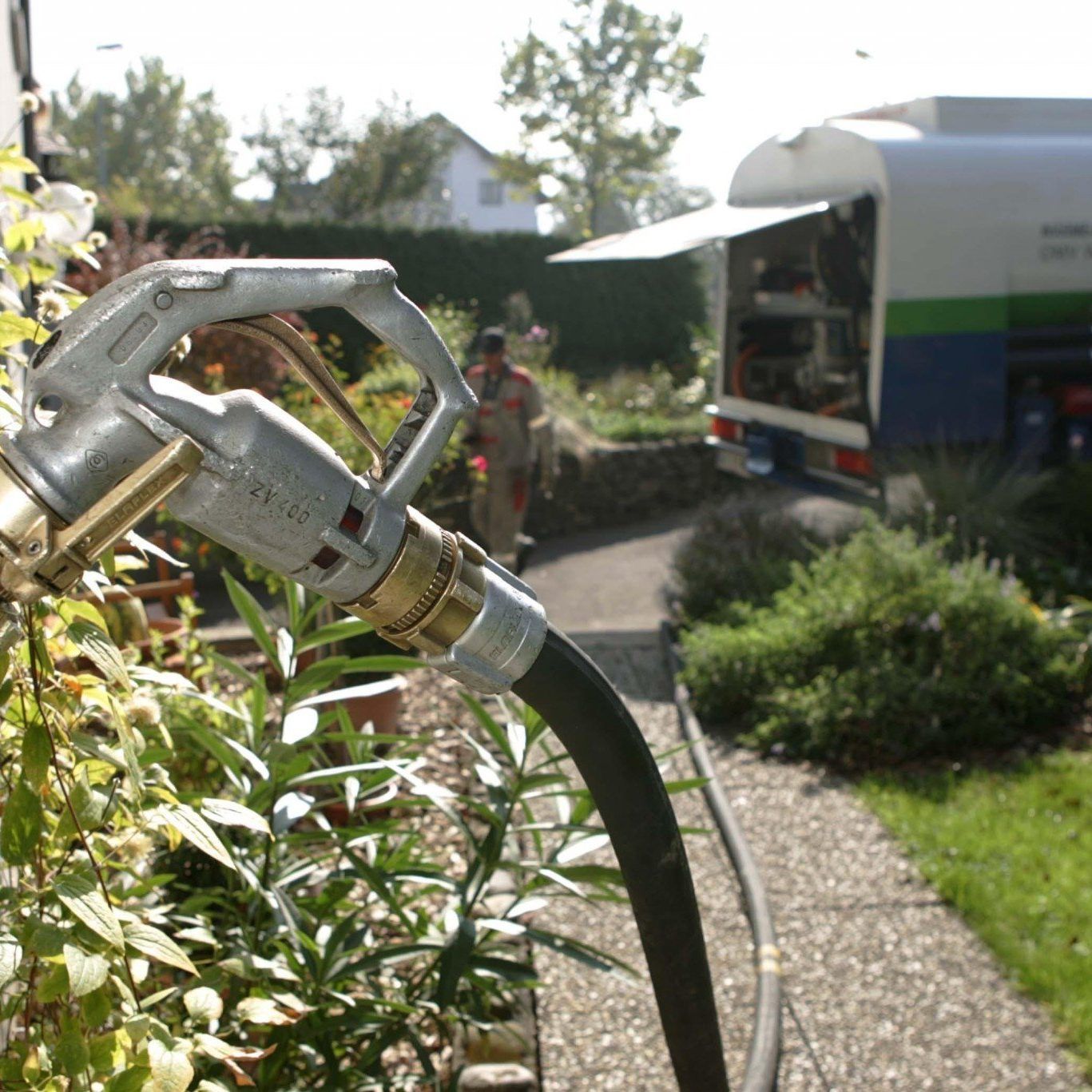 Die richtige Zeit, die Heizöltanks zu füllen, denn die Preise sind auf niedrigen Niveau, alle Mengen lieferbar.