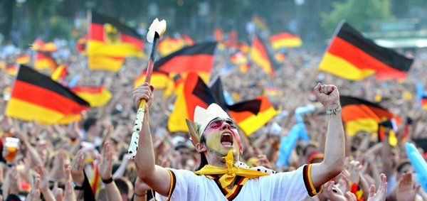 EPA/Julian Stratenschulte