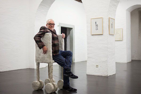 Tone Fink bezeichnet sich selbst in erster Linie als Zeichner und nur ein bisschen als Bildhauer. Foto: Markus Gmeiner Tone Fink bezeichnet sich selbst in erster Linie als Zeichner und nur ein bisschen als Bildhauer. Foto: Markus Gmeiner