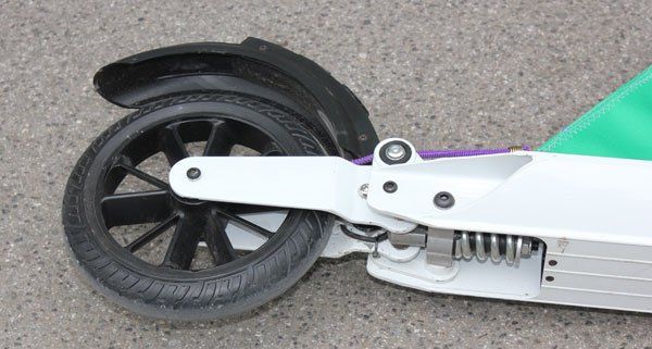 Stoßdämpfer sorgen für ein angenehmes Fahrgefühl. Stoßdämpfer sorgen für ein angenehmes Fahrgefühl.