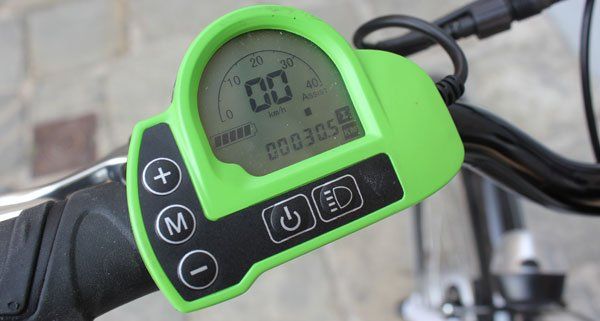 Über das Display lässt sich auch die Motorleistung einstellen.