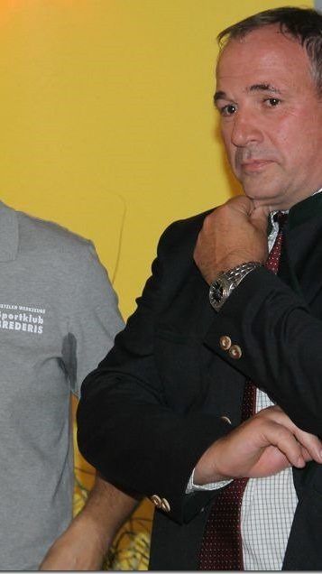 Hauptsponsor Reinhard Metzler und Thomas Strele bei der Jahreshauptversammlung.