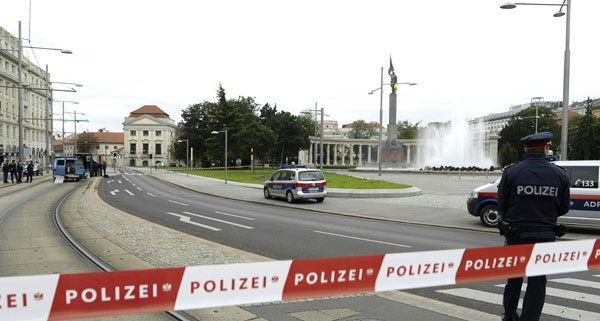 Bombenalarm am Schwarzenbergplatz © APA ABD0042-20141024