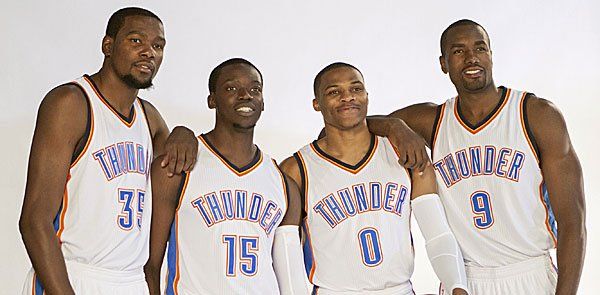 Liga-MVP Kevin Durant (l.) fällt vorerst für Oklahoma aus. Bild: AP Liga-MVP Kevin Durant (l.) fällt vorerst für Oklahoma aus. Bild: AP