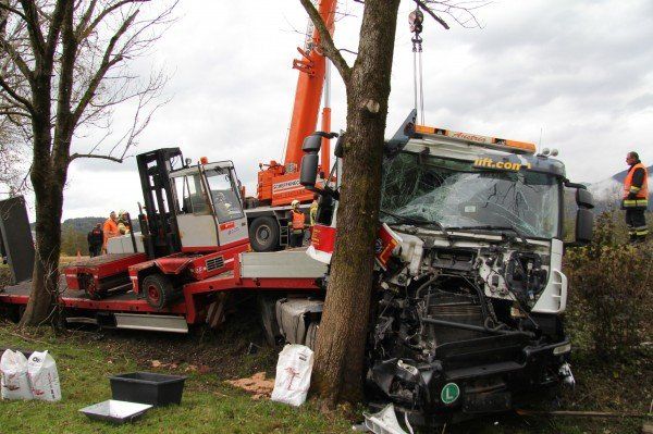 Der Fahrer blieb unverletzt. (VOL.AT/Rauch) Der Fahrer blieb unverletzt. (VOL.AT/Rauch)