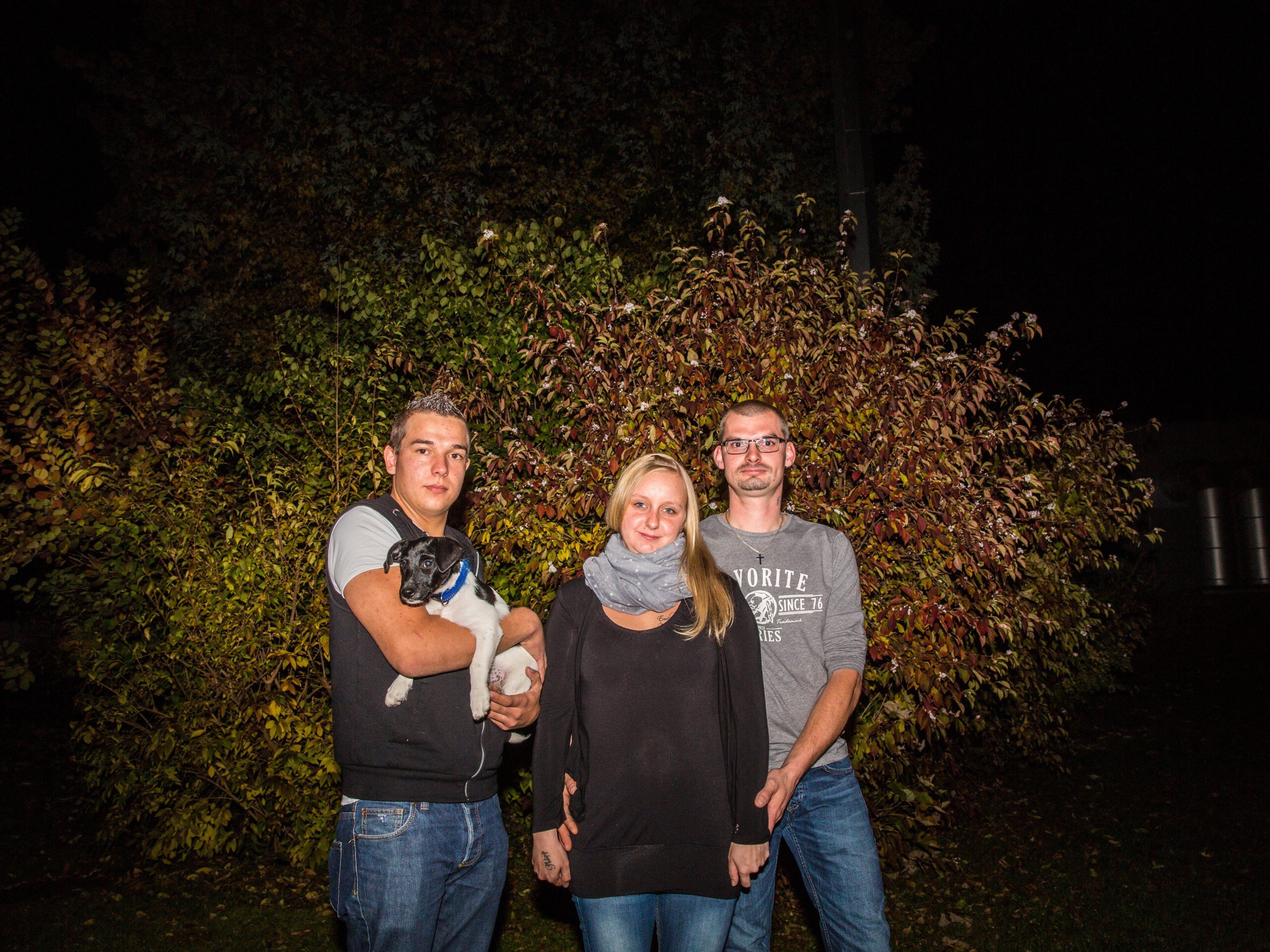 Dienstag vor einer Woche wurde ein 17-jähriges Mädchen in Dornbirn auf der Höchsterstraße von einem Mann verfolgt und attackiert. Wolfgang, Brigitte und Philipp hörten die Schreie und handelten sofort. Dienstag vor einer Woche wurde ein 17-jähriges Mädchen in Dornbirn auf der Höchsterstraße von einem Mann verfolgt und attackiert. Wolfgang, Brigitte und Philipp hörten die Schreie und handelten sofort.