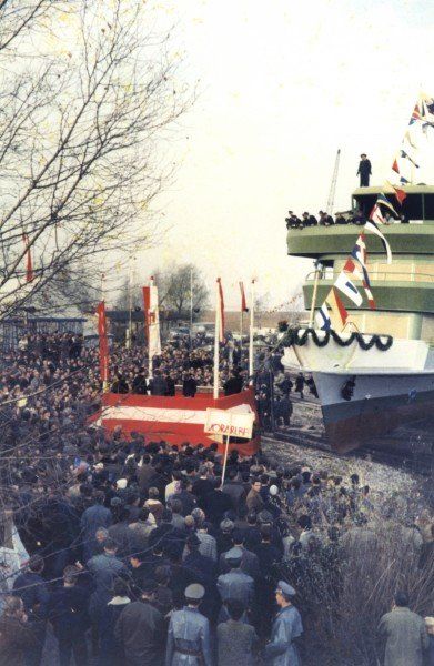 img373.jpg  Schiffstaufe     2,4 MB     Foto   Heinz Lingenhöle.jpg   5