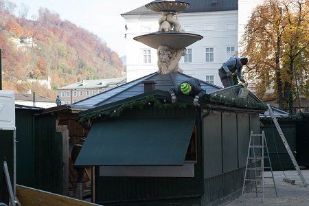 96 Hütten werden auf den beiden Plätzen aufgestellt/Neumayr/MMV
