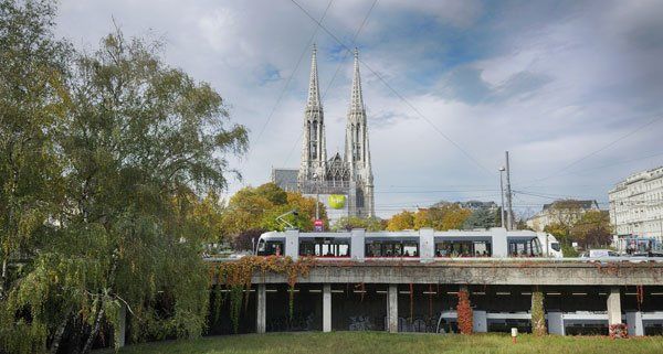 Zwei Straßenbahnen am Schottentor in Wien.