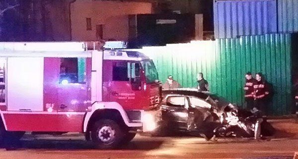 Bei dem Unfall im 10. Bezirk wurde der Lenker schwer verletzt. Bei dem Unfall im 10. Bezirk wurde der Lenker schwer verletzt.